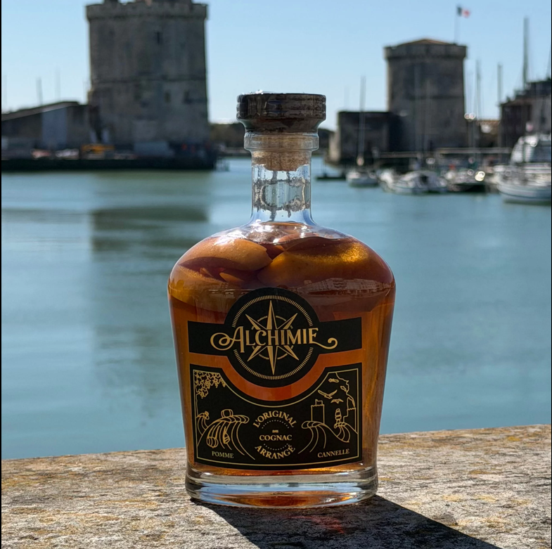 Alchimie Cognac Arrangé Pomme Cannelle — photo lifestyle La Rochelle
